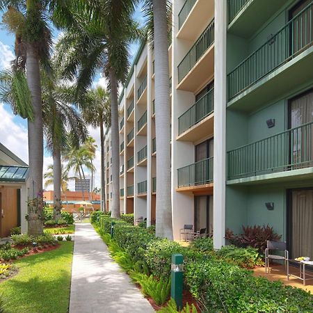 Courtyard By Marriott Fort Lauderdale East / Lauderdale-By-The-Sea Ngoại thất bức ảnh