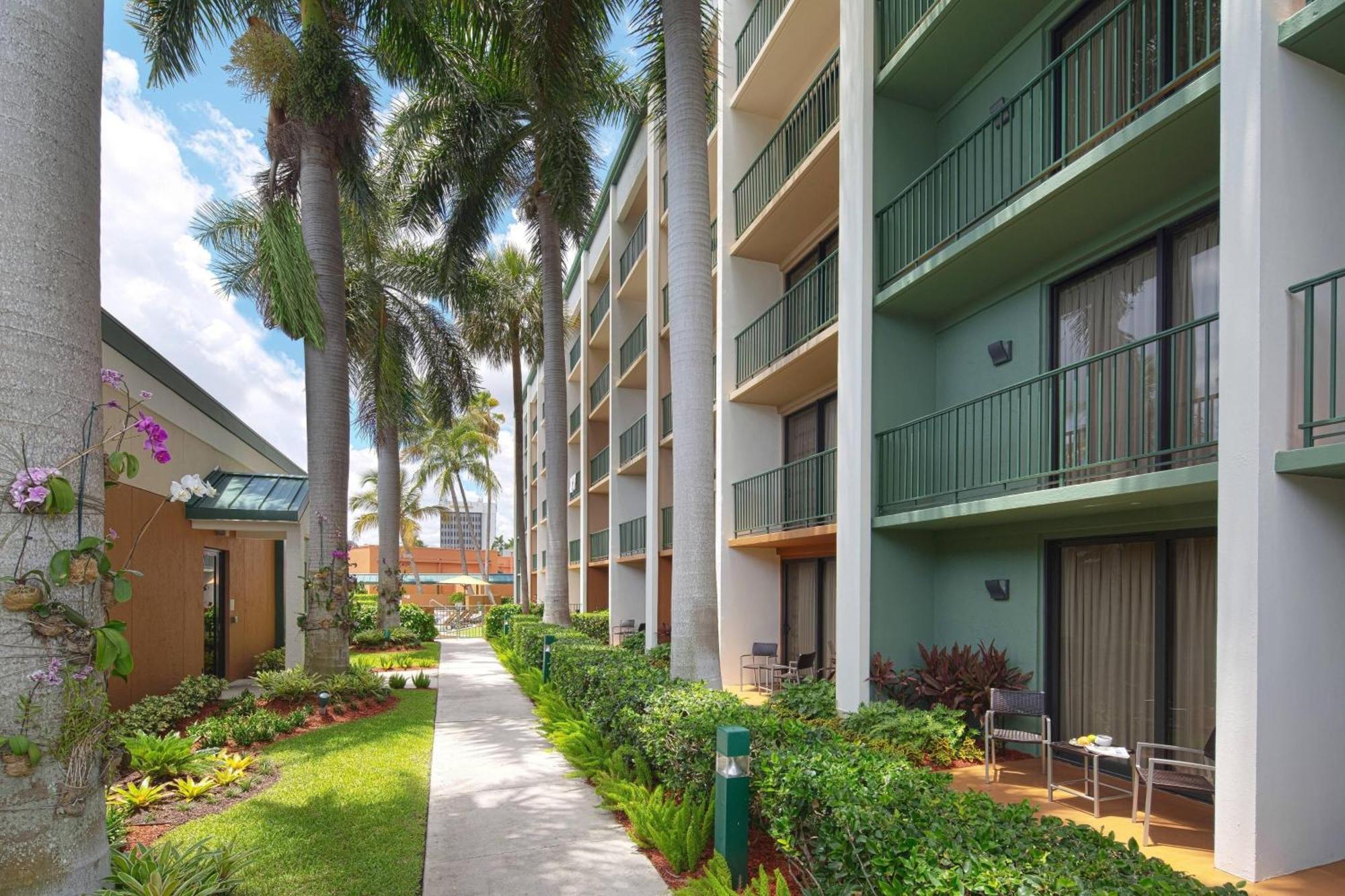 Courtyard By Marriott Fort Lauderdale East / Lauderdale-By-The-Sea Ngoại thất bức ảnh
